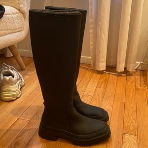 Zara rubber rain boot